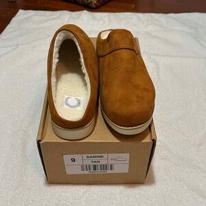 New in Box -Journee Women’s Sabine Slippers